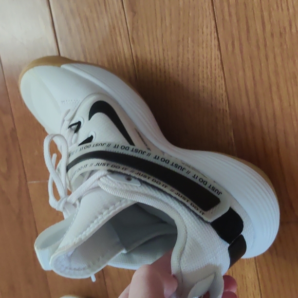 Trendy Nike girls sneakers - Picture 3 of 13